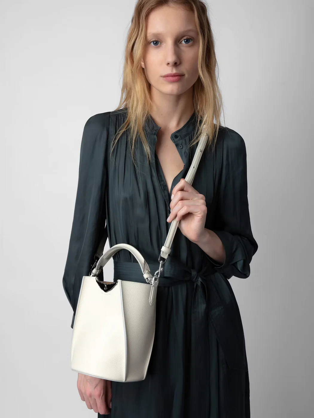 Bolso Borderline Bucket - Image 4
