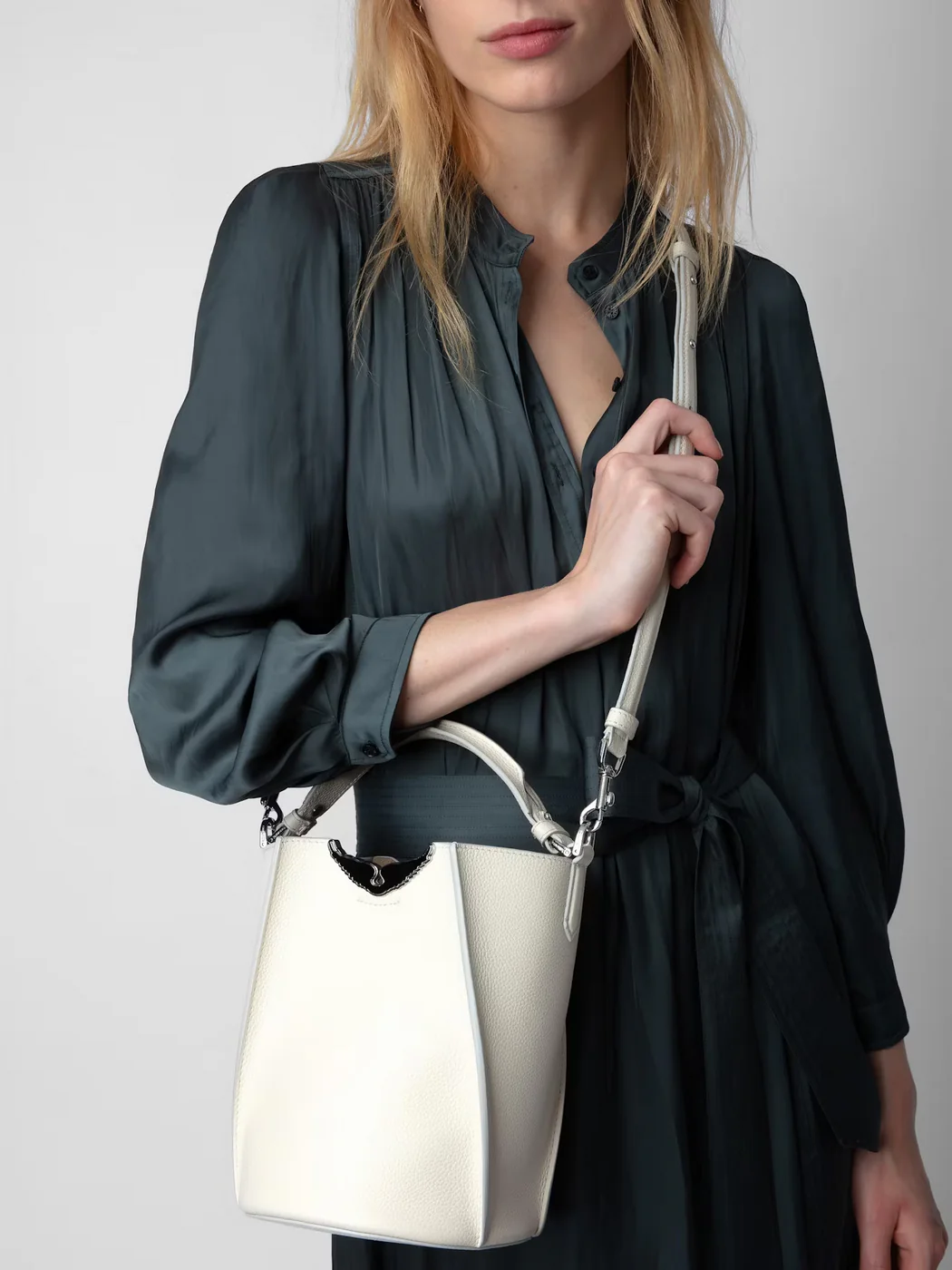 Bolso Borderline Bucket - Image 5