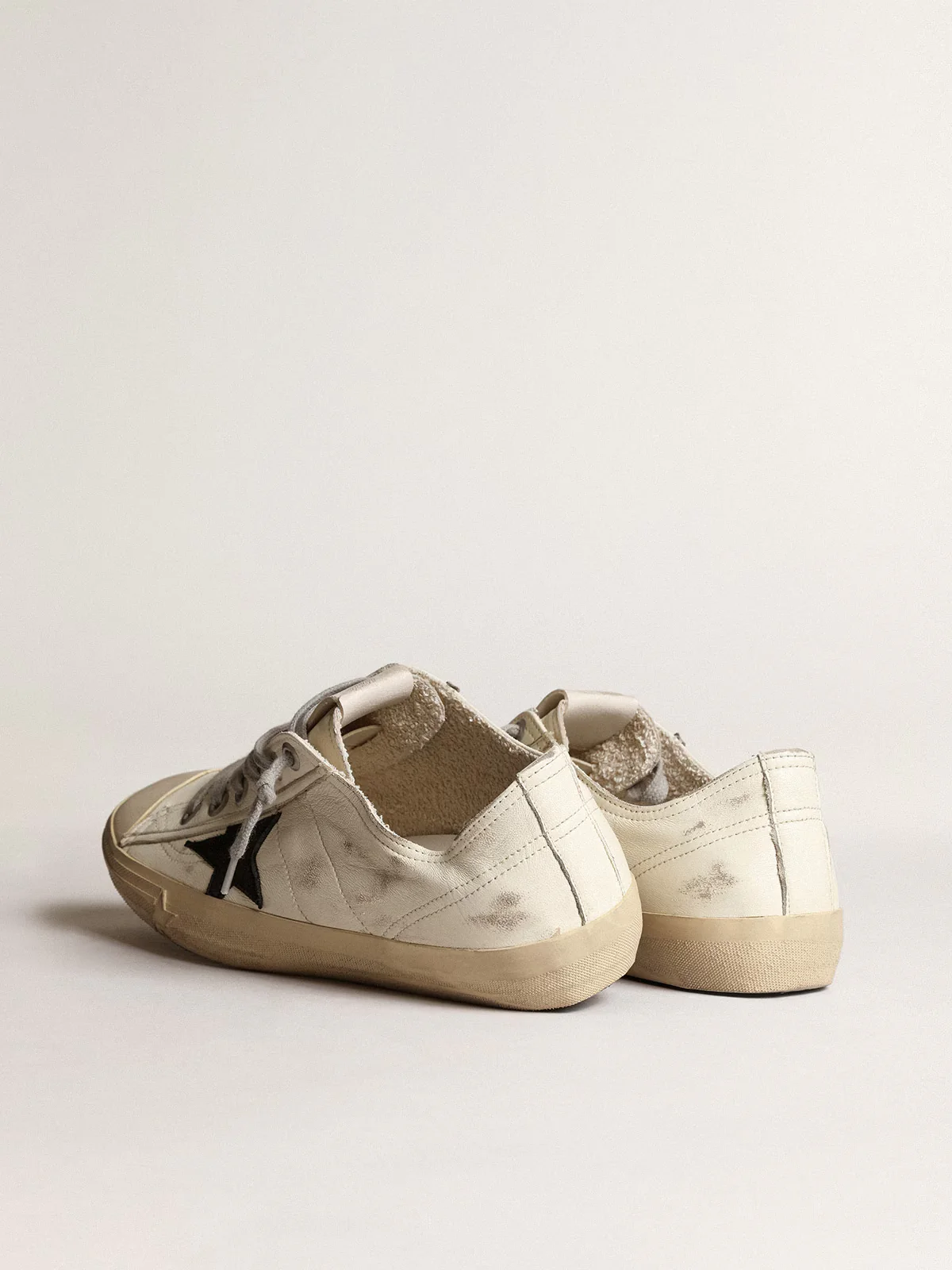 Zapatillas Golden Goose V-Star 2 Nappa Upper Nabuk Star Hombre - Image 3