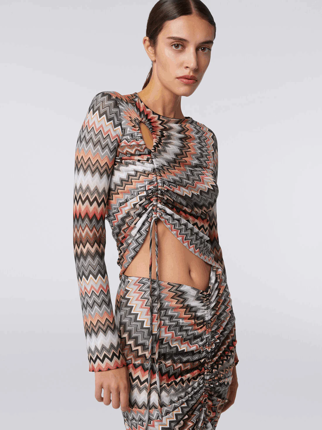 Top Zigzag Con Adornos Y Detalle Cut-Out - Image 4