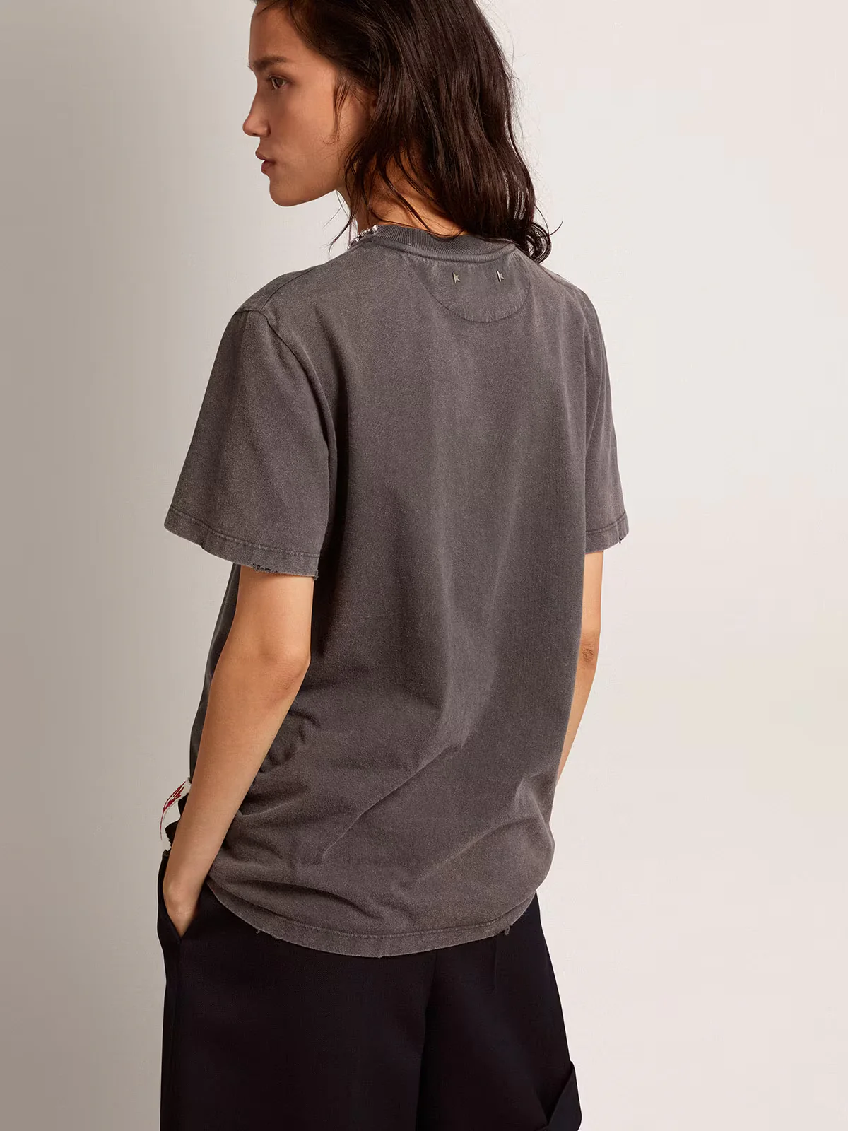 T-Shirt Golden Goose Mujer Distress - Image 3