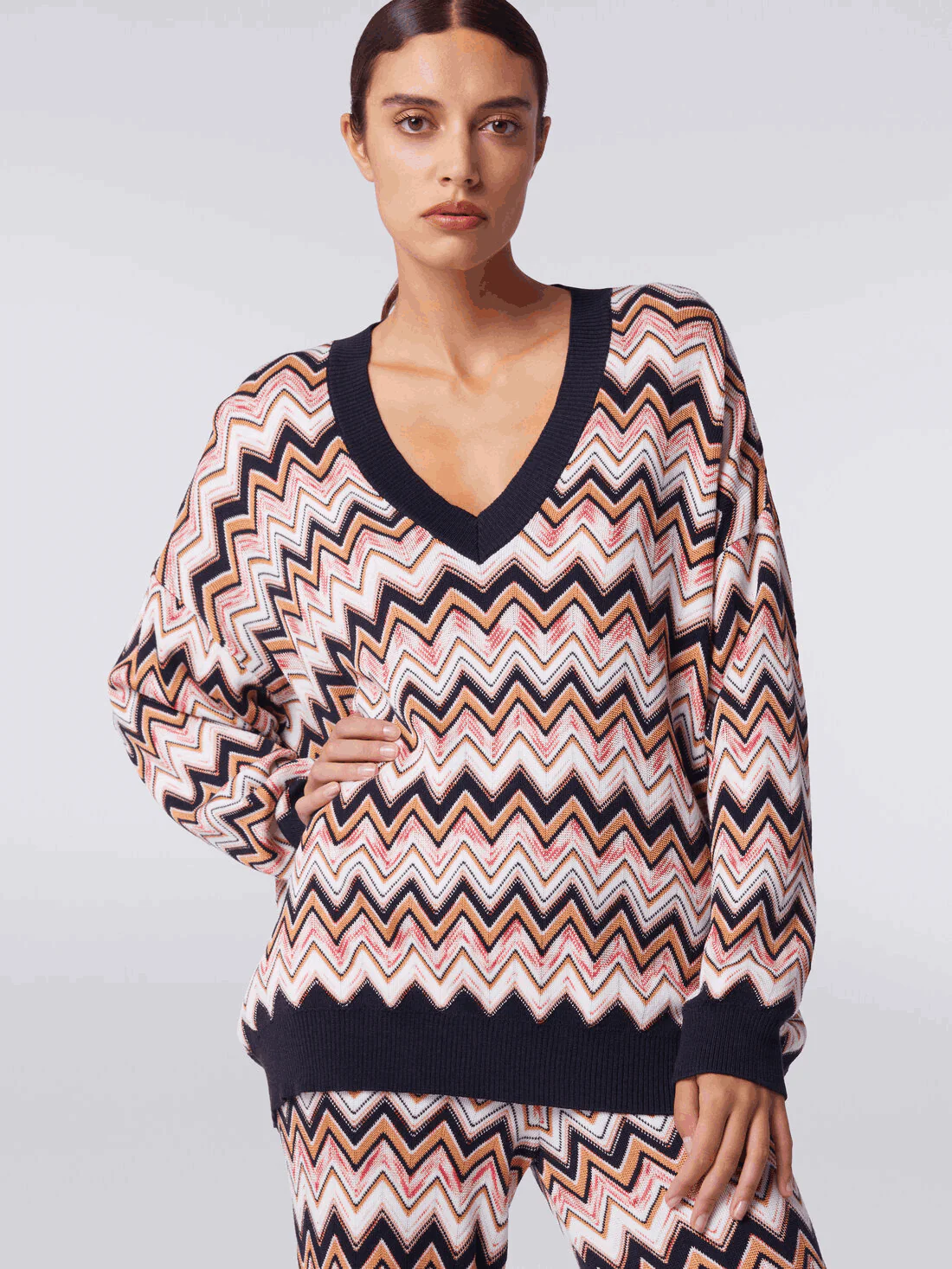 Sweater Extragrande Zigzag Con Ribetes En Contraste - Image 4