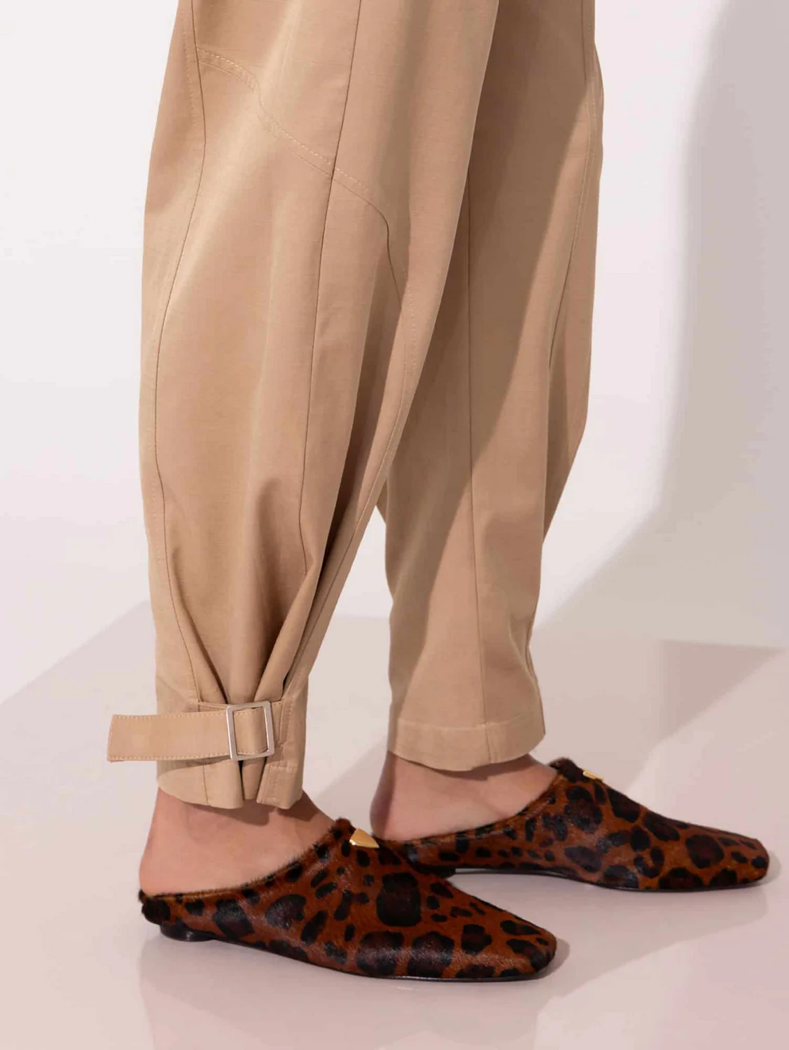 Pantalón Yoko Camel - Image 3