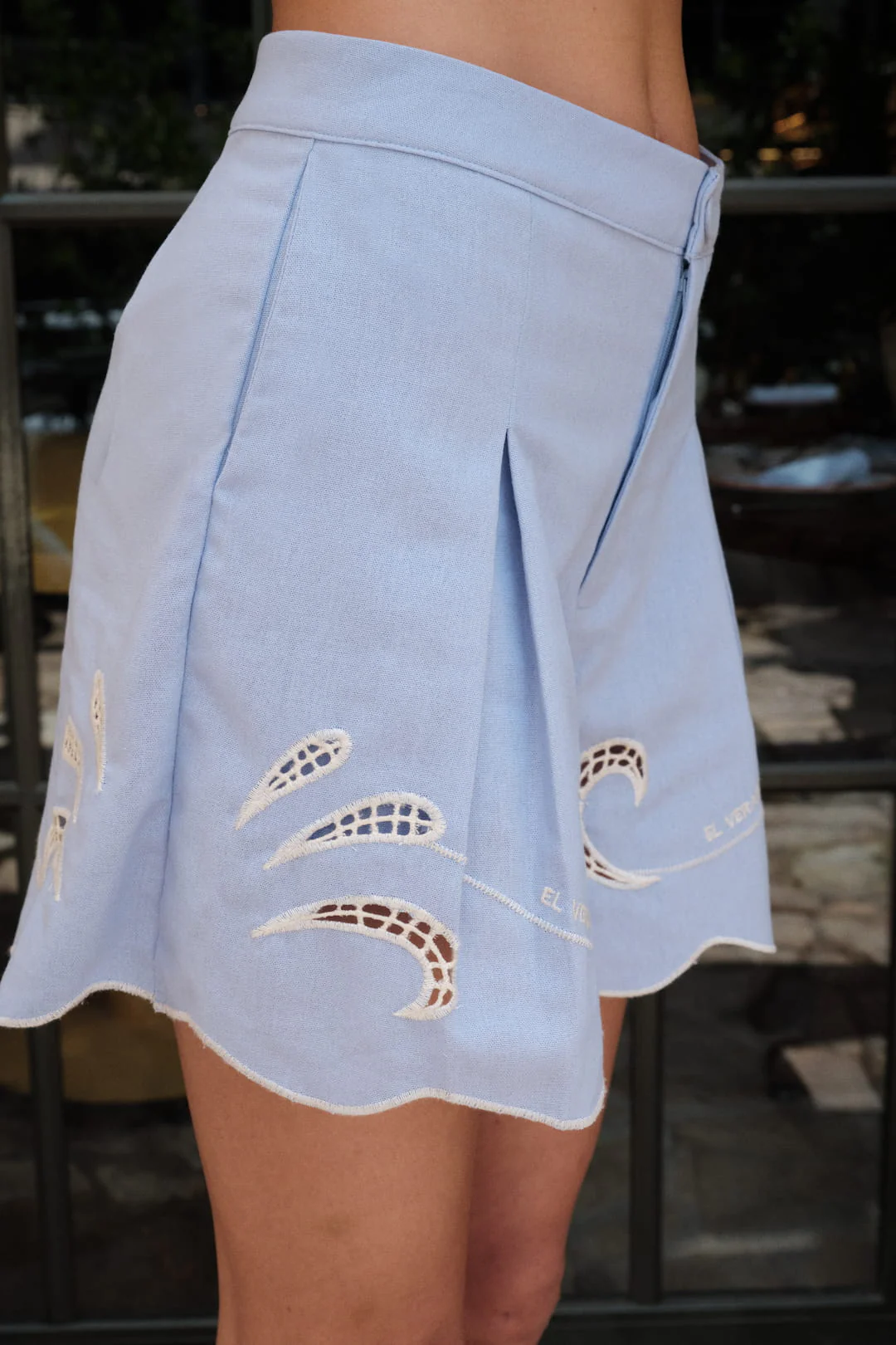 Short Bordado En Ruedo - Image 2