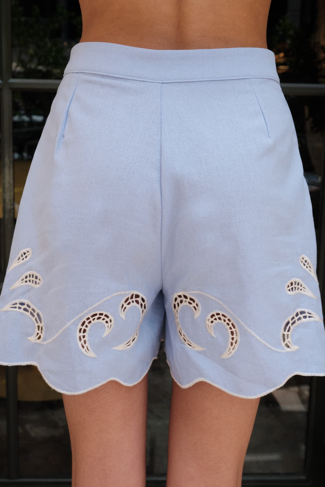 Short Bordado En Ruedo - Image 3