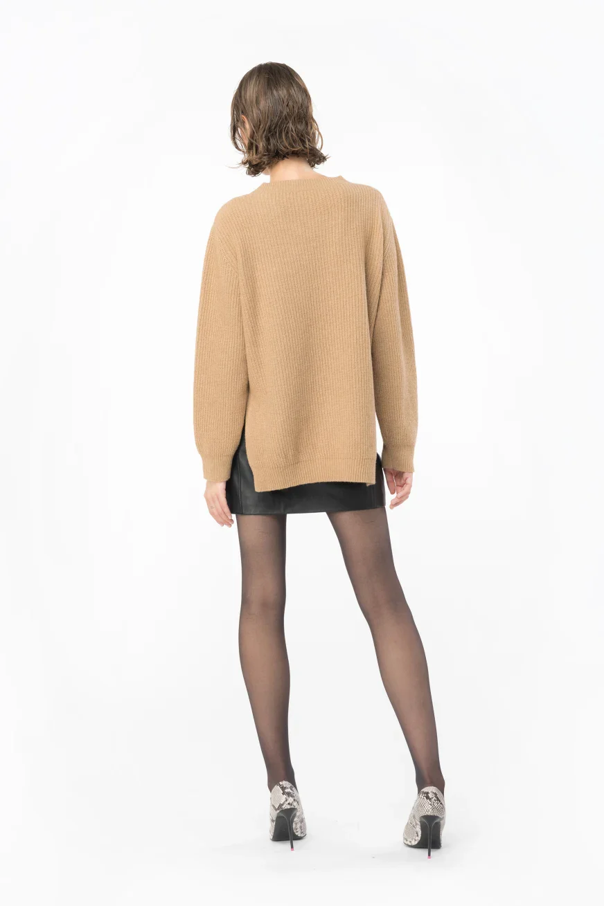Sweater Piranha Asymmetric - Image 2