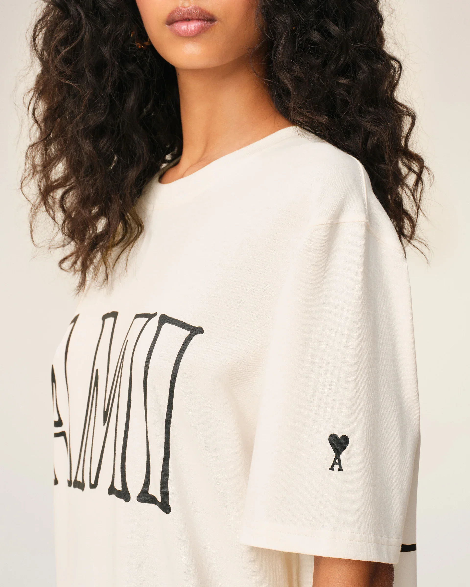 T-Shirt Blanca De Algodón Con Estampado Ami Paris Unisex - Image 2