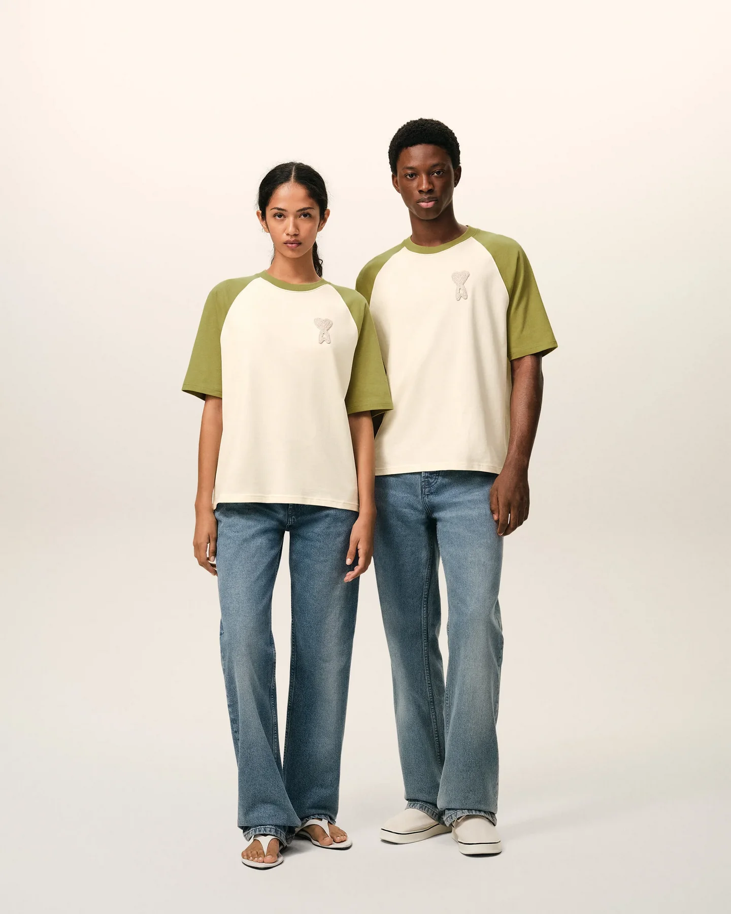 T-Shirt de punto con parche Ami De Coeur Unisex - Image 6