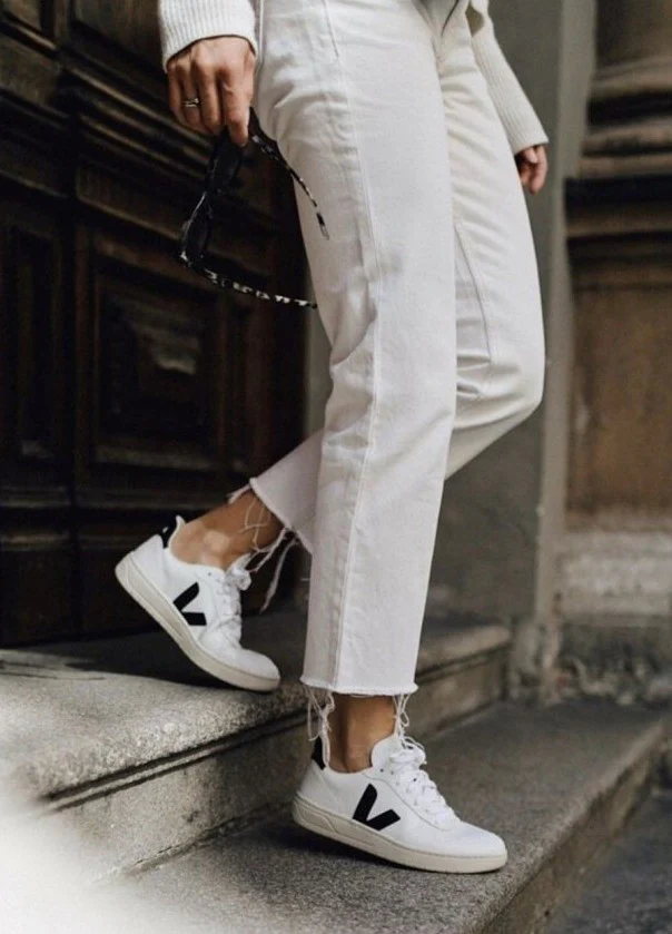 Zapatilla Veja  V-10 White Black Hombre - Image 4