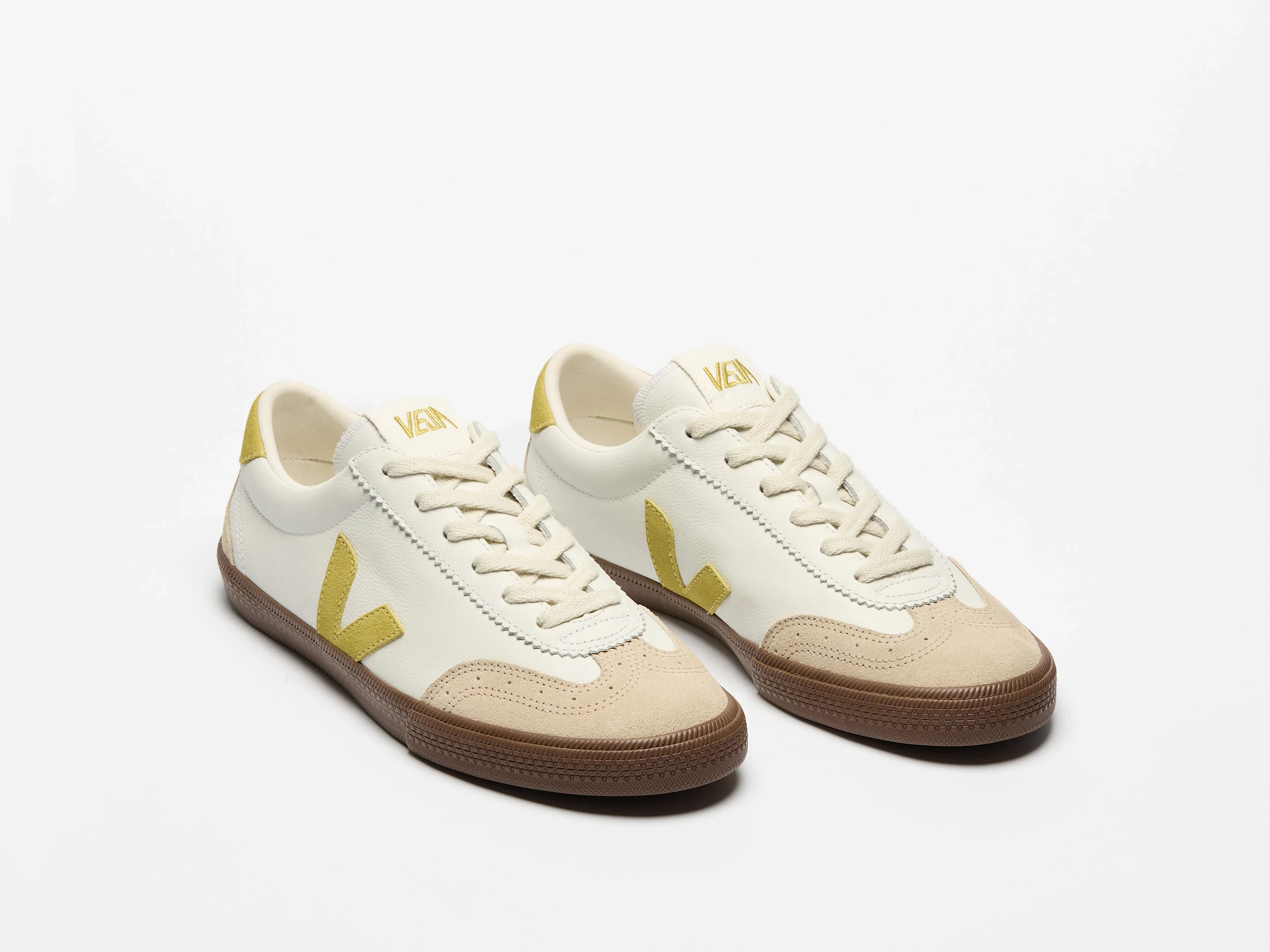 Zapatilla Veja de Mujer Volley leather white liquor bark - Image 2