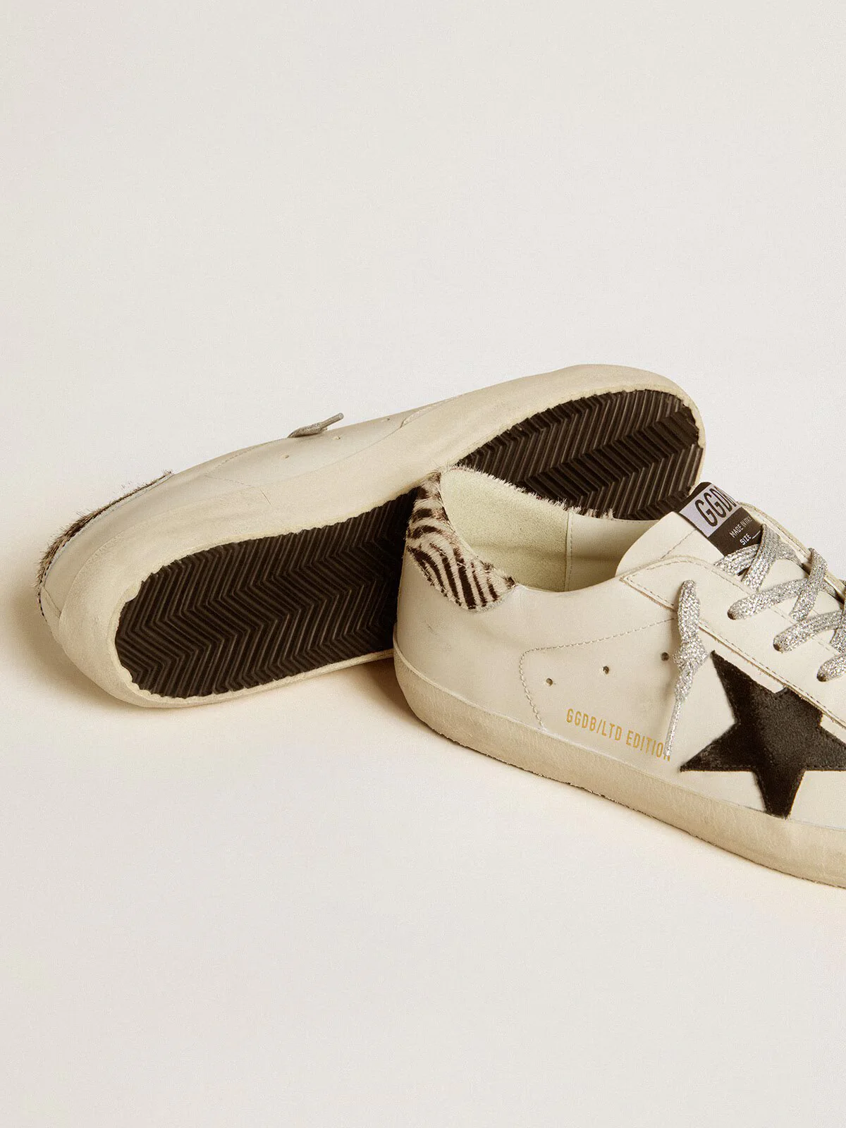 Zapatillas Golden Goose Super Star Net Sued Zebra Mujer - Image 2
