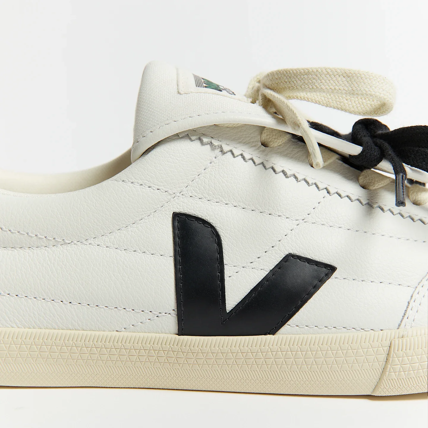Zapatillas Veja De Mujer Panenka Veja X Magliano Leath - Image 3