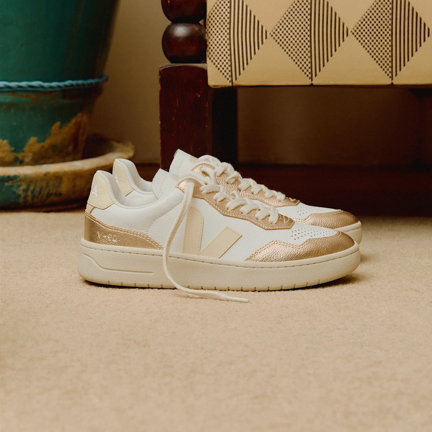 Zapatillas Veja De Mujer V-90 Leather White Calcaire Platine - Image 4