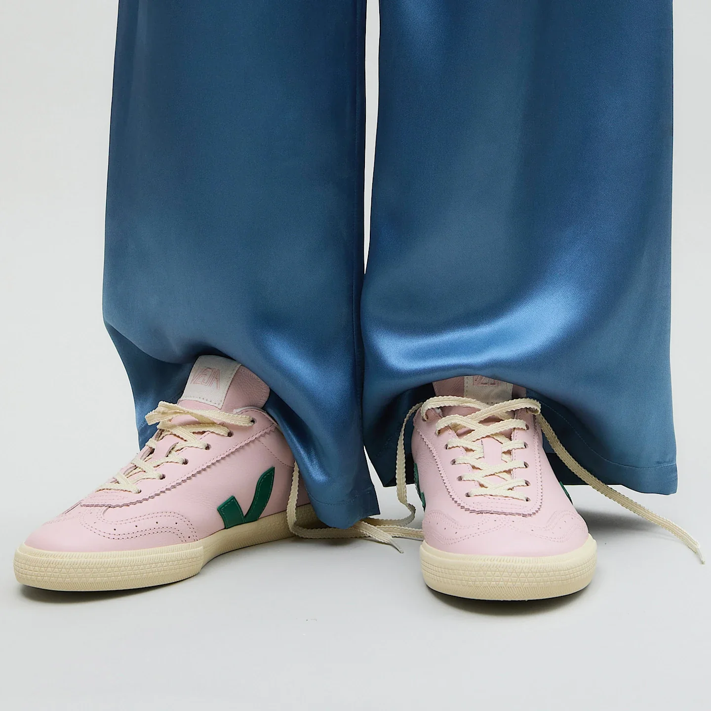Zapatillas Veja De Mujer Volley O.t. - Image 4