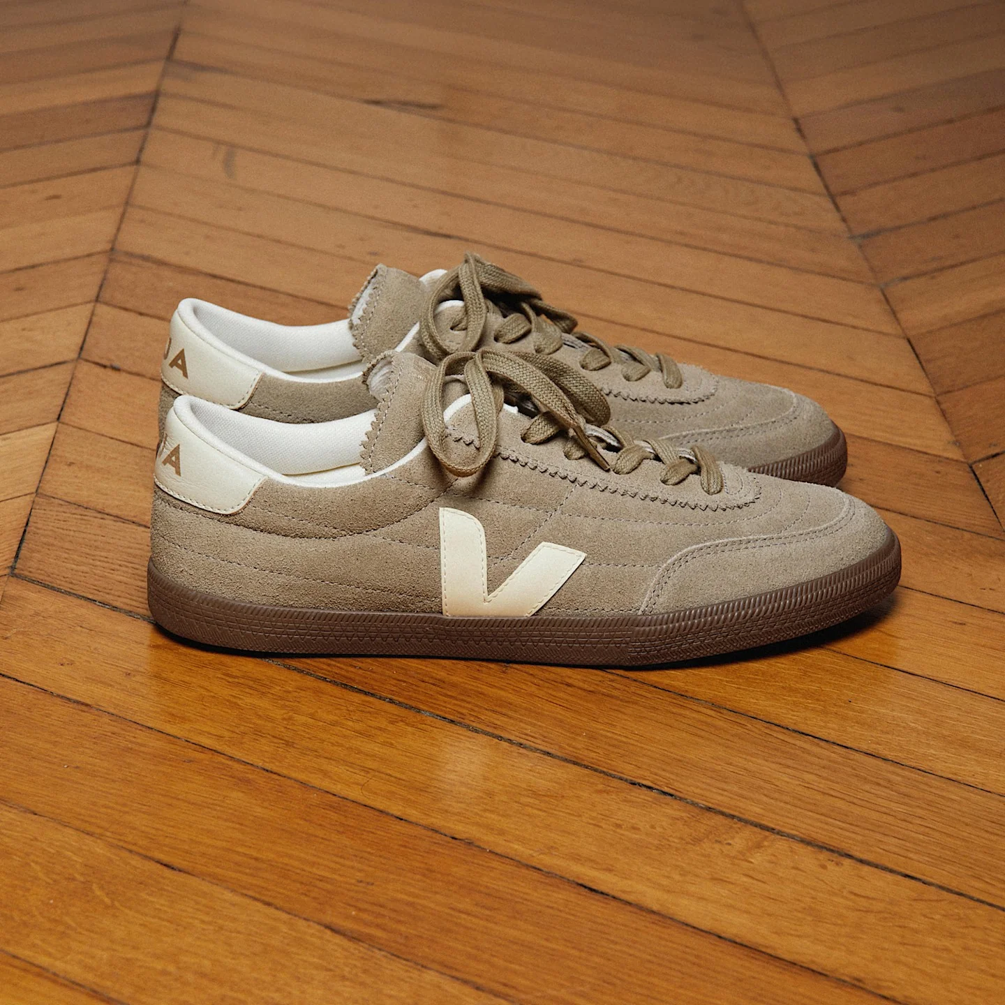 Zapatillas Veja Hombre Panenka Suede Taupe Pierre Bark - Image 4